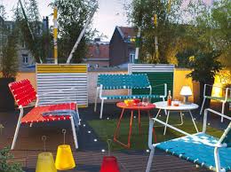 Notre large choix de matières vous permettra de composer votre salon de jardin selon vos envies: Meubles De Jardin Craquez Pour Notre Selection Coloree Elle Decoration