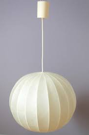 Die Hangelampe In Der Art Von Castiglioni Macht Ein Bezauberndes Licht Das Drahtgestell Des Cocoon Lampe Hangelampe 60er Jahre Cast Lampe Hange Lampe Licht
