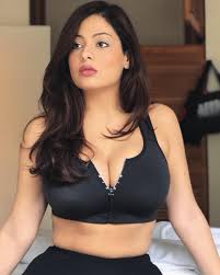 Paola Torrente - Free sexy pics, galleries & more at Babepedia