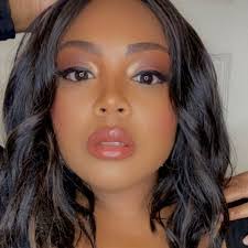 Daphne Grace's Instagram, Twitter & Facebook