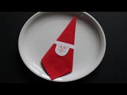 Wie wäre es, wenn sie in diesem jahr mit ihren kindern eine tischdeko für weihnachten selber machen? Servietten Falten Nikolaus Santa Claus Weihnachstmann Fur Advent Weihnachten Servietten Falten Weihnachten Servietten Falten Kindergarten Weihnachten