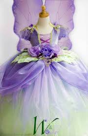 This luxurious flower crown of bright yellow, green and white mixed flowers with summer fruits for bright shiny lady! Pin By ð•°ð–Šð–—ð–Žð–Š ð•¾ð–†ð–—ð–†ð– On Darkfaeriecore Fairy Dress Fairy Costume Fairy Gown