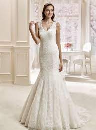 Pertanto, la nostra vasta gamma di abiti da sposa offre diversi modelli di gonne, maniche e schiena per offrirvi proprio quello che state cercando. Abito Da Sposa A Sirena Di Pizzo A V Con Spalline E Scollo Interno A Cuore