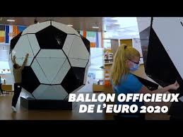 « trop précoce de parler du ballon d'or maintenant » éblouissant avec chelsea sur cette fin de saison, n'golo kanté a préféré temporiser à propos du. Pour L Euro 2021 Ils Construisent Le Plus Grand Ballon Du Monde En Lego Youtube