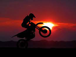 Pin By Zeynep Tutum On Motorcycle Wallpaper Bike Silhouette Motorcycle Pictures Motorcycle Wallpaper
