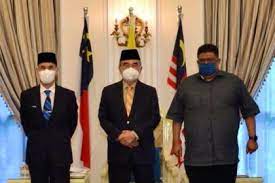 Beliau telah berkahwin dengan puan er bee ha (mendiang) dan dikurnia 3 orang anak. Perjumpaan Bersama Speaker Dewan Undangan Negeri Melaka Tyt Melaka