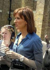 Antiques Roadshow New Presenter Fiona Bruce 19 06 08 Fiona Bruce News Presenter Tv Presenters