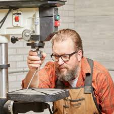Setting Up The Table Of A Drill Press Construction Pro Tips En 2020 Table Pour Perceuse A Colonne Perceuse Perceuse A Colonne