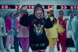 Taylor Swift Look What You Made Me Do Dance There Are So Many Easter Eggs In Taylor Swift S Look What You Made Me Do Video Taylor Swift Look Wha Taylor Swift Videos Taylor Swift Tumblr Taylor Swift