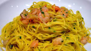 Per preparare lo spaghetto rigato al limone e gamberi, iniziate dalla pulizia di questi ultimi: Tagliolini Al Limone E Gamberetti Pasta With Lemon And Shrimps By Bravobob Youtube