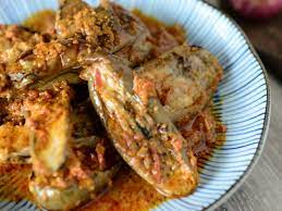 Nah, buat kamu yang ingin berkreasi masakan dengan terong bisa melihat beberapa resepnya berikut ini. Aneka Hidangan Terung Yang Pasti Menambat Selera Ratah Macam Tu Je Pun Sodap