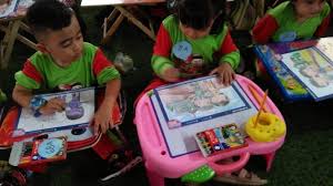 Kebanyakan manusia terus melatih fungsi otak kiri untuk berpikir logis dan analitis. Manfaat Lomba Mewarnai Bagi Anak Usia Dini