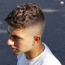 Nah, selain memperhatikan baju yang kamu kenakan, jangan lupa soal potongan rambut, yes. Walter Barbershop On Twitter 4 Short Haircut For Curly Hair Pilihan Gaya Yang Menarik Dan Mudah Untuk Lelaki Dengan Rambut Versi Gaya Fade Yang Tinggi Meninggalkan Banyak Gelombang Di Atas