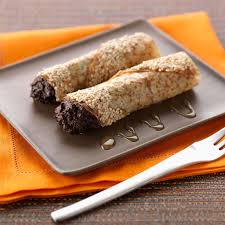 Crepes En Cornet A La Mousse Chocolat Recettes Recette Recette Mousse Au Chocolat Recette Crepe