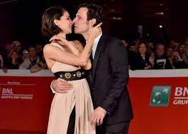 E lei che cosa ha risposto? Andrea Delogu And Francesco Montanari Is It The End Of Love World Stock Market