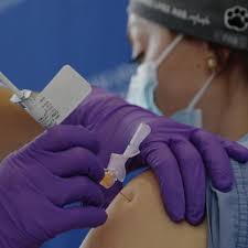 Some people who receive the moderna vaccine develop a rash that, unlike other side effects, doesn't typically my husband had a rash after his first moderna vaccine, but doctors say it's harmless. Alaska Woman Has Allergic Reaction To Covid Vaccine Health Officials Track Safety Mpr News