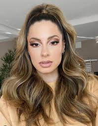 OVAKO ONA IZGLEDA U 6 UJUTRU! Sara Jo podelila na Instagramu fotografiju  BEZ TRUNKE ŠMINKE — kako vam se čini?