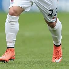 Official twitter account of xherdan shaqiri. Soccer Memes Why Does Xherdan Shaqiri Use Credit Cards As Shin Pads Facebook