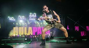 Das lied ist in seinem wohnzimmer entstanden und jetzt möchte andreas gabalier es hinaus in die welt bringen. Andreas Gabalier 10 Jahre Volks Rock N Roller Fernsehserien De