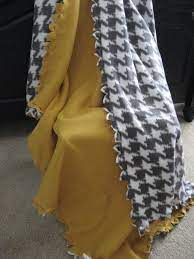 No Tie Fleece Blanket 3 Options For Popular Two Sided Fleece Blankets That Differ From Just Tying The Sides Sewing Fleece No Sew Fleece Blanket Fleece Crafts