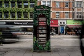 Publicist stuart shepard finds himself trapped in a phone booth, pinned down by an extortionist's sniper rifle. The Red Phone Box A British Icon Stages A Comeback The New York Times