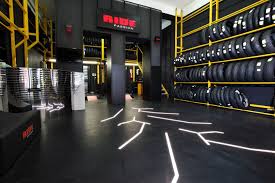 Pirelli Ride Passion The Exclusive Network Of Motorcycle Shops Car Tyres Motorcycle Tyres Truck Tyres Moto Progetto Per Un Garage Negozio Negozio Garage