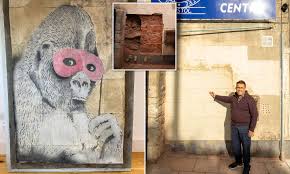 Banksy has released a video of him spray painting masked rats on the london underground in his latest commentary on the coronavirus pandemic. Banksy S Gorilla In A Pink Mask Removed From Wall To Be Auctioned Daily Mail Online