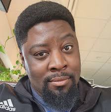 does anyone bother reading the manga ?