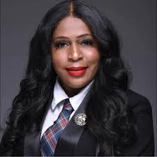 Alice Spears's Instagram, Twitter & Facebook