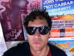 Damien Robertson's Instagram, Twitter & Facebook