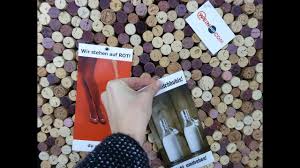 Du magst es gerne edel? Weindotcom Tutorial Pinnwand Aus Weinkorken Basteln Youtube