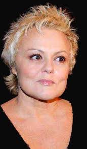She won an international emmy award for best actress in 2007 and received a nomination for a césar award in 2001 and six nominations for a molière award. Muriel Robin Biographie Et Filmographie