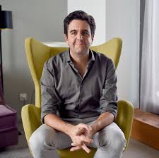 Bernd hat einen fatalistischen und depressiven charakter. Bastian Pastewka Manchmal Denke Ich Ich Bin Gerade Teil Meiner Sitcom Stern De