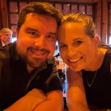 Anyone local that will come to a home to cut elderly lady's hair?