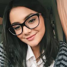 Mencuba untuk menarik seseorang yang memakai cermin mata boleh menjadi rumit. Cara Memilih Kaca Mata Untuk Wajah Bulat Gotomalls