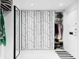 Dans un dressing, il est également tout à fait possible d'envisager un placard ouvert, qui permettra un certain si vous le souhaitez, vous pouvez tout à fait repeindre ou décorer votre nouveau placard à vos goûts. Des Papiers Peints Pour Votre Dressing Blog Au Fil Des Couleurs Papiers Peints Et Decors Muraux