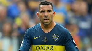 No fue criado por sus padres biológicos (juan alberto cabral y fabiana trina martínez), sino por sus tíos maternos y padres adoptivos, segundo raimundo tévez y adriana noemí martínez4 5 en el barrio ejército de los andes. Carlos Tevez Biography Height Life Story Super Stars Bio