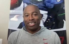 Meet the 6ft 8in, 225lbs high school quarterback who NFL fans think needs  an 'age check' and is tallest in nation