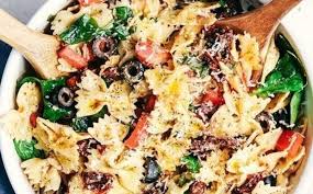 Oggi però ho evitato il tonno ed ho preparato questa insalata di pasta con la crema di peperone crudo, le olive, le zucchine crude ed il fior di latte, risultato? Come Preparare L Insalata Di Pasta Fredda Alla Perfezione In 10 Mosse Cook