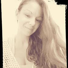 Angélique LAGET, 37 ans (CASE PILOTE, LA CRAU, GIENS)