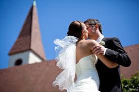 Auf jeder hochzeit gibt es meist eine längere zeitspanne ohne einen speziellen programmpunkt. Hochzeitslieder In Der Kirche Die Qual Der Wahl Hochzeitssangerin Annett