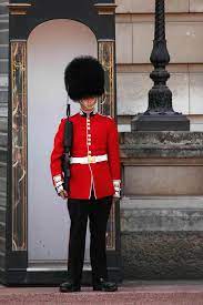 Three Days In London An Alternative Itinerary To The Rick Steves Guide Guards London Queens Guard Buckingham Palace