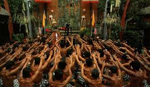 Dalam iringan tari dikenal dua jenis musik yakni: Tari Kecak Sejarah Makna Gerakan Fakta Unik Perkembangan