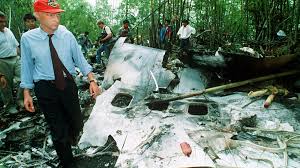 Formula 1 legend niki lauda has died at the age of 70, his family has confirmed. Off Topic Niki Lauda Inspects The Wreckage Of Lauda Air Flight 004 Lauda S Personal Intervention In The Investigation And His Relentless Pursuit Of Answers From Boeing Led Blame To Shifted From The