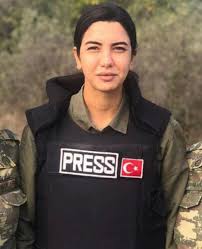 Programı yakından takip eden izleyiciler fulya öztürk kimdir sorusuna yanıt aramayı sürdürüyor. Cnn Turk Muhabiri Fulya Ozturk Koronaviruse Yakalandi