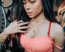 Farrah English's Instagram, Twitter & Facebook