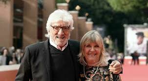 E' una specie di senso della giustizia. Gigi Proietti Chi E Sagitta Alter La Storia Di Un Amore Lungo Una Vita