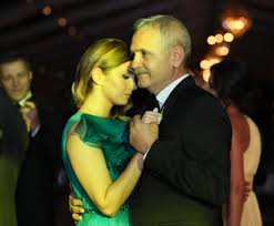 „claudiu este un tânăr la care eu țin foarte mult. Liviu Dragnea Se InsoarÄƒ Irina Ii Va Deveni SoÈ›ie Cat De Curand Click Mobile