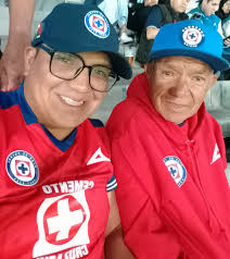 Este sábado en el Olímpico Universitario celebraremos el Día Mundial del  Abuelo. 👴🏻👵🏻 Comenta este post con una foto con esa persona que te  heredó la pasión por La Máquina. 💙 ¡Nos