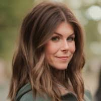 Sara Dever's Instagram, Twitter & Facebook